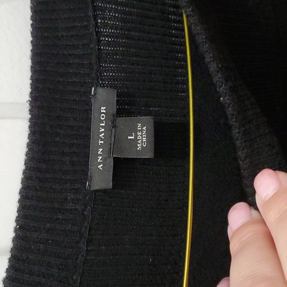 Black side buttoned boat neck sweater - Picture 4 of 5